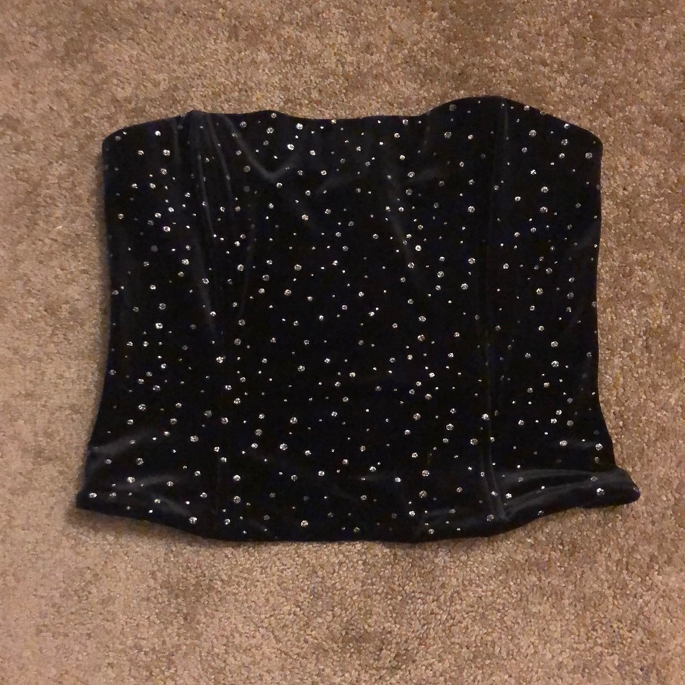 Sexy and stylish black zipped up tube top